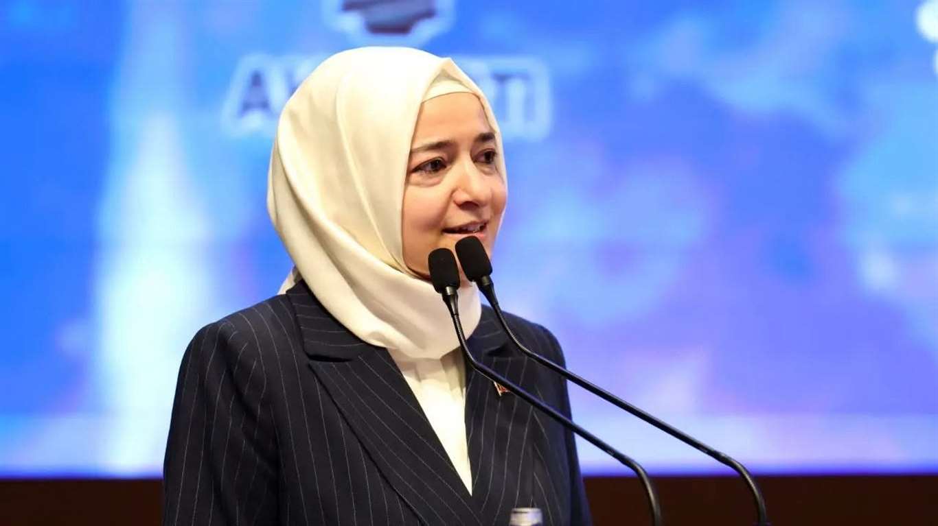 Fatma Betül Sayan Kaya görevinden istifa etti haberi